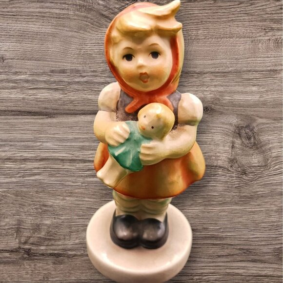 Goebel Hummel Vtg Figurine "Little Girl With Doll 3 1/2" tall Collectible - Picture 1 of 10